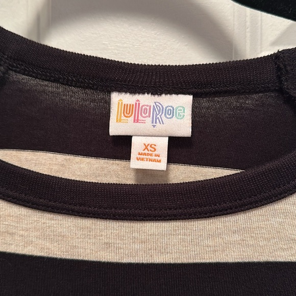 EUC LuLaRoe Randy Black and White Womens Size XS Mid-Length Sleeved Unisex shirt - Picture 3 of 4